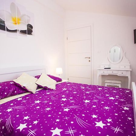 App Sara Apartment Kanfanar Bagian luar foto