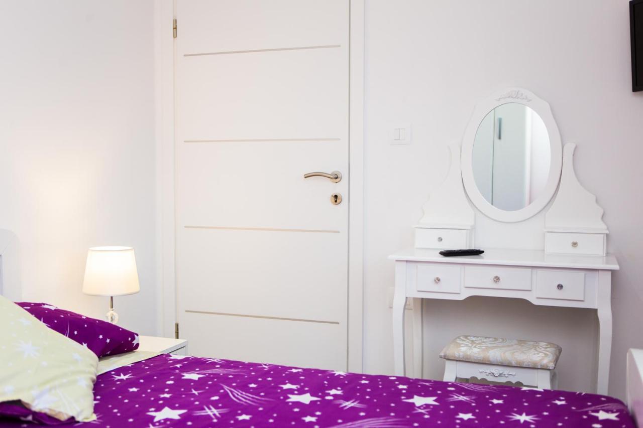 App Sara Apartment Kanfanar Bagian luar foto