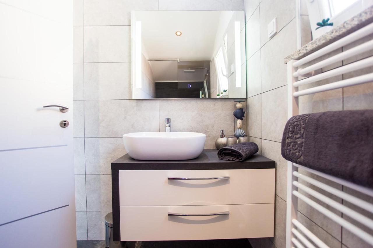 App Sara Apartment Kanfanar Bagian luar foto