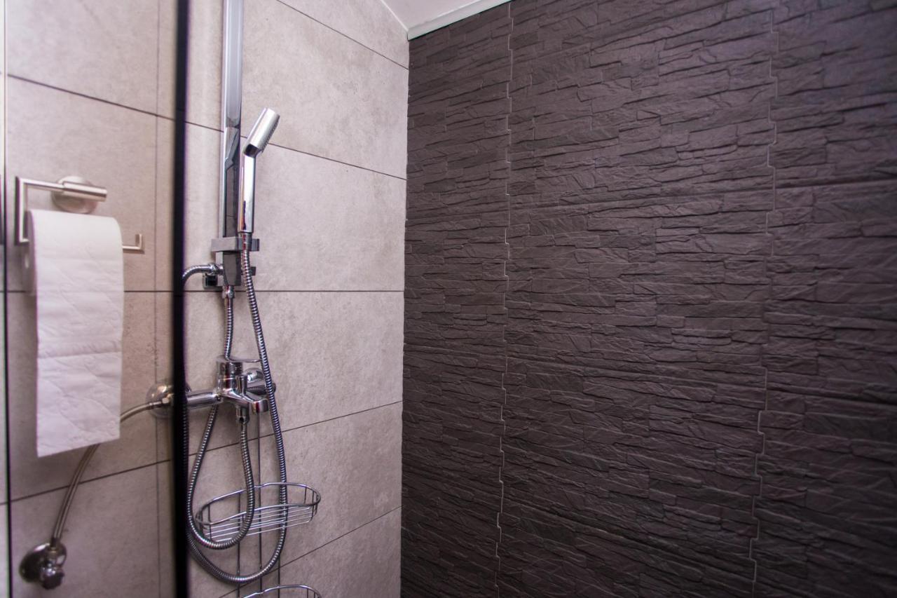 App Sara Apartment Kanfanar Bagian luar foto