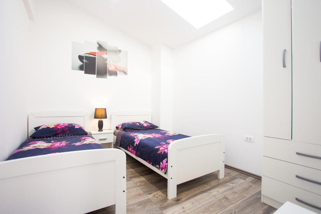 App Sara Apartment Kanfanar Bagian luar foto